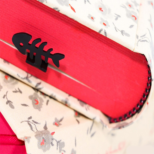 بوک مارک فلزی طرح اسکلت ماهی (برند پیل) -۲.jpg