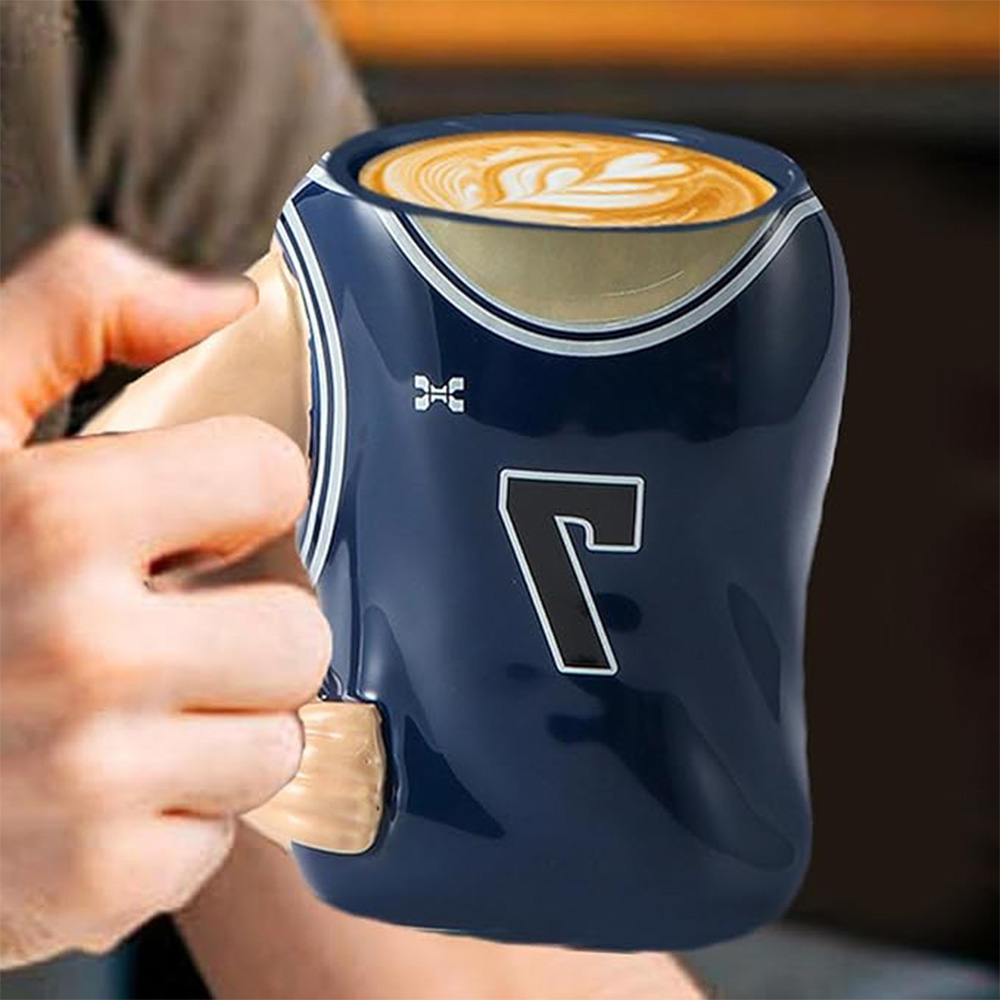 ماگ سرامیکی درب دار طرح بسکتبالیست -۱.jpg