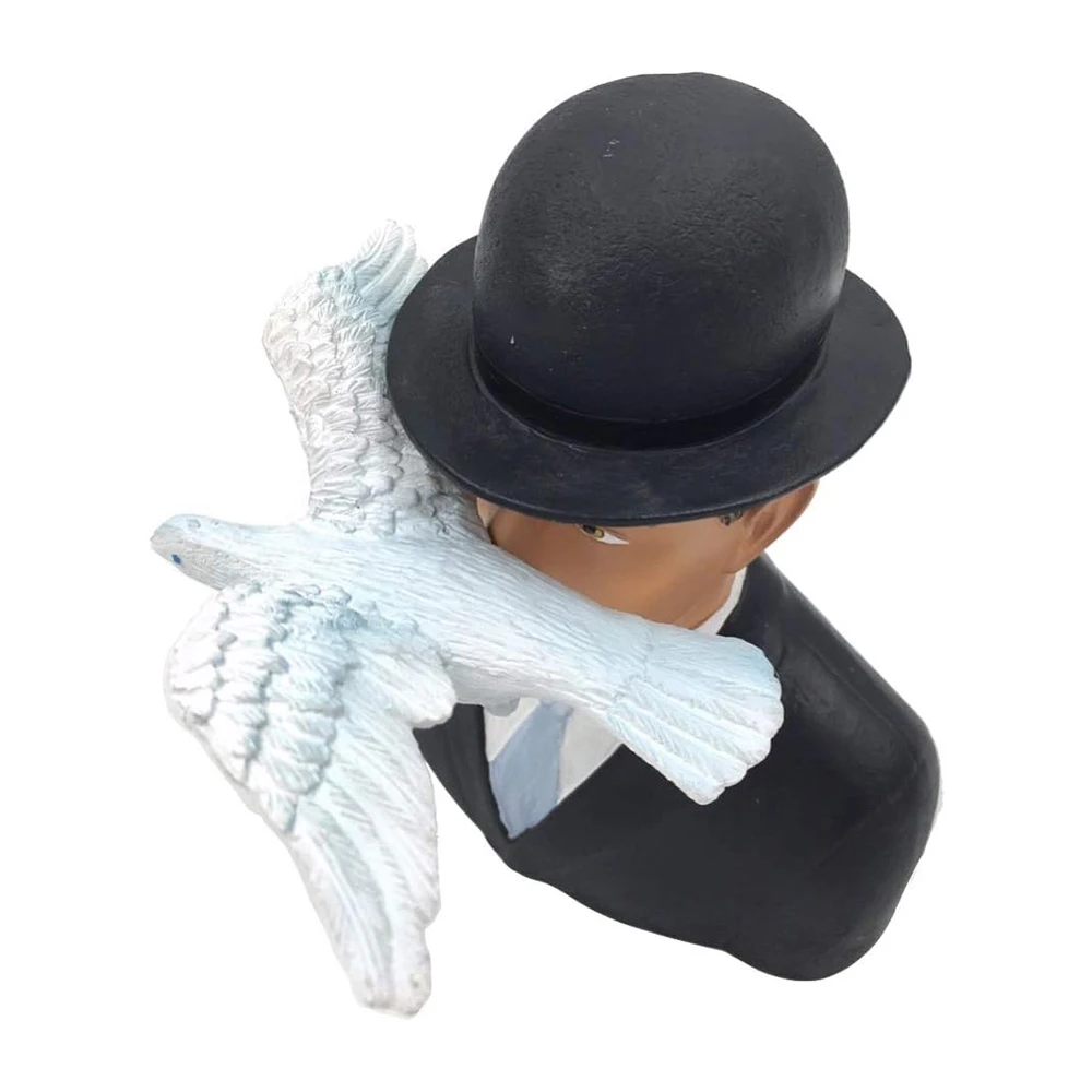 مجسمه مردی با کلاه اثر رنه ماگریت مدل The Man with the Bowler hat (برند پاراستون) -۱.jpg