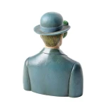 مجسمه پسر انسان اثر رنه ماگریت The Son of Man-۴.jpg