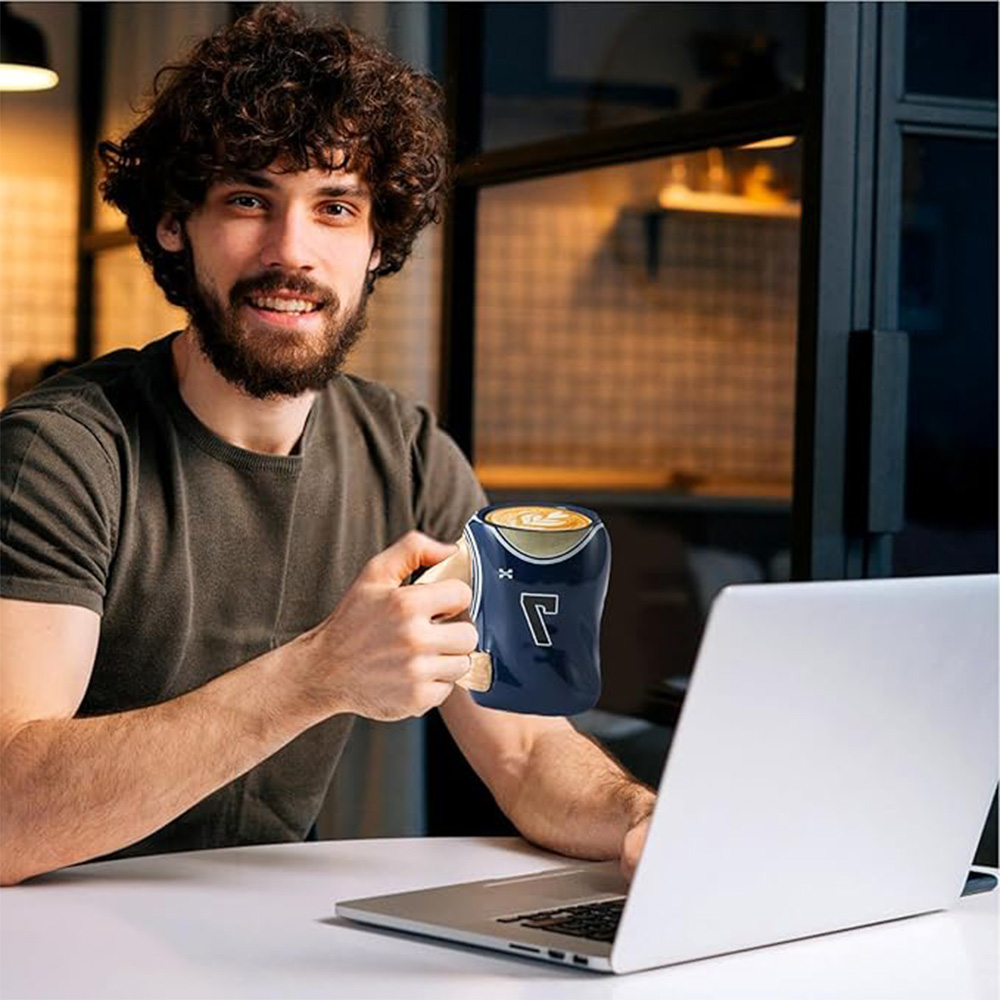 ماگ سرامیکی درب دار طرح بسکتبالیست -۶.jpg