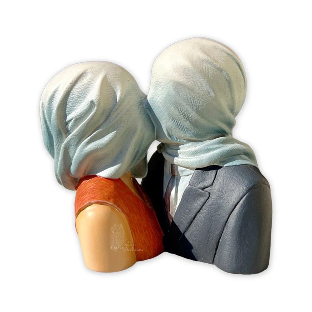 مجسمه عاشقان اثر رنه ماگریت مدل The Lovers (برند پاراستون)-۳.jpg