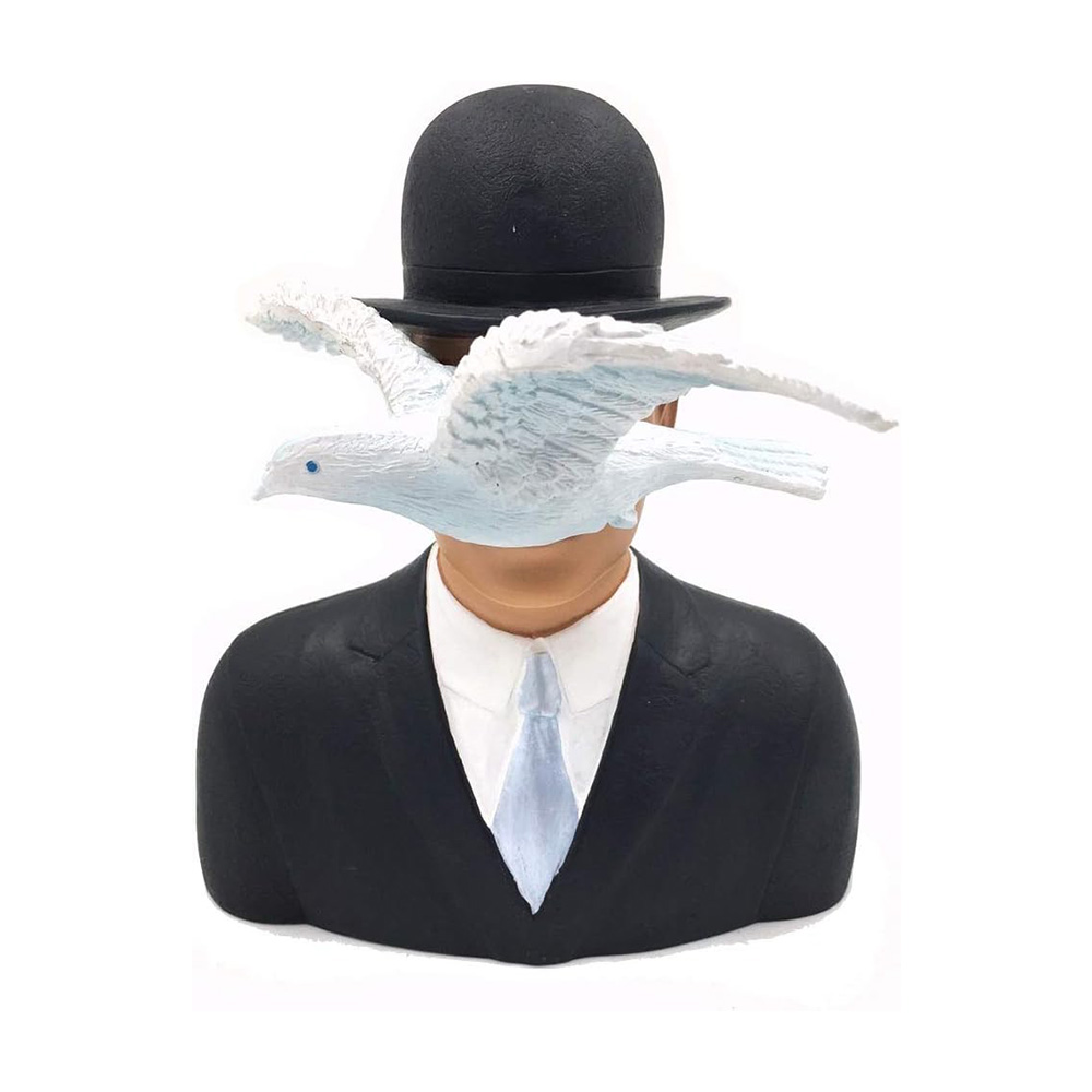 مجسمه مردی با کلاه اثر رنه ماگریت مدل The Man with the Bowler hat (برند پاراستون)