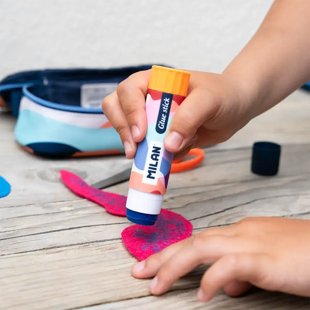 چسب ماتیکی 21 گرم سری The Fun (برند میلان)-۱.png