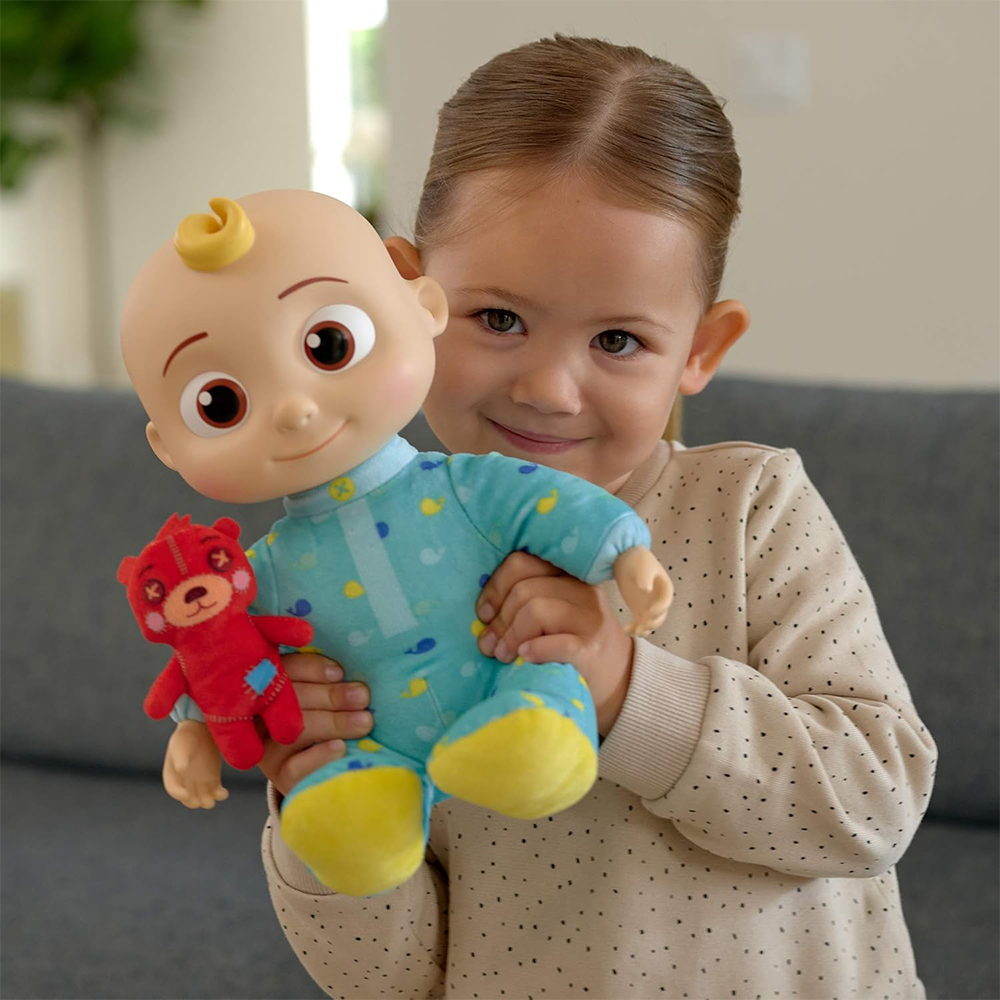 عروسک کوکوملون موزیکال جی جی Cocomelon (برند Jazwares)-3.png